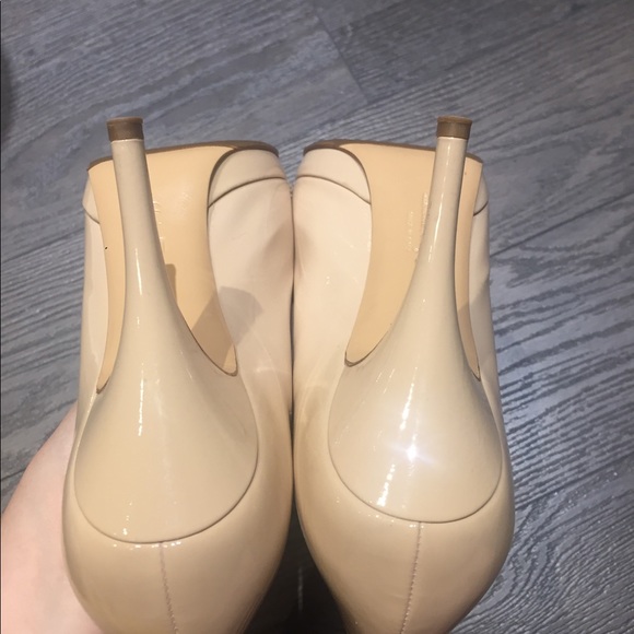 Excellent condition Ferragamo Tina Heels - Picture 6 of 6